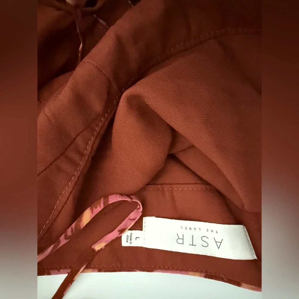 NWT- ASTR The Label- Anora Dress in Rust Floral- Size L - Picture 2 of 5